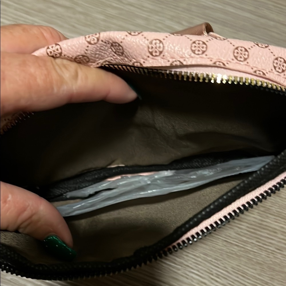 Stylish Pink Crossbody Bag - Picture 4 of 4